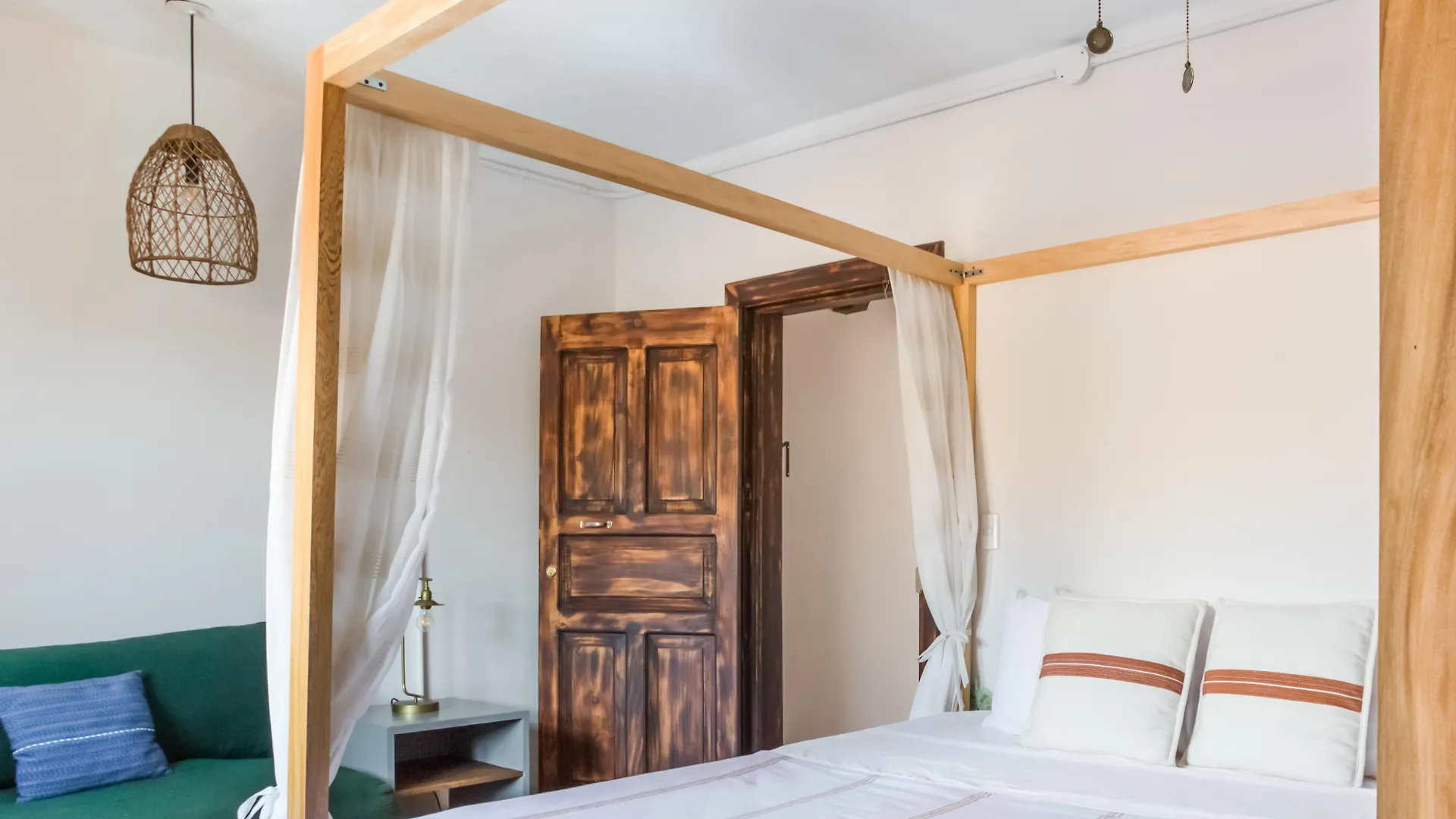 Socialtel Antigua Hotel