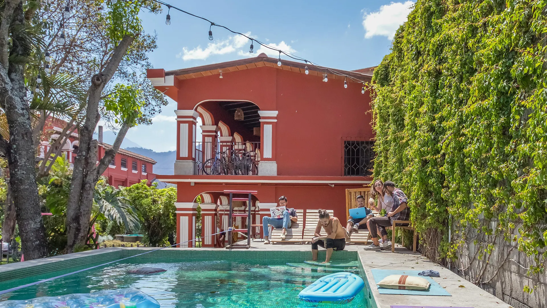 Socialtel Antigua Hotel