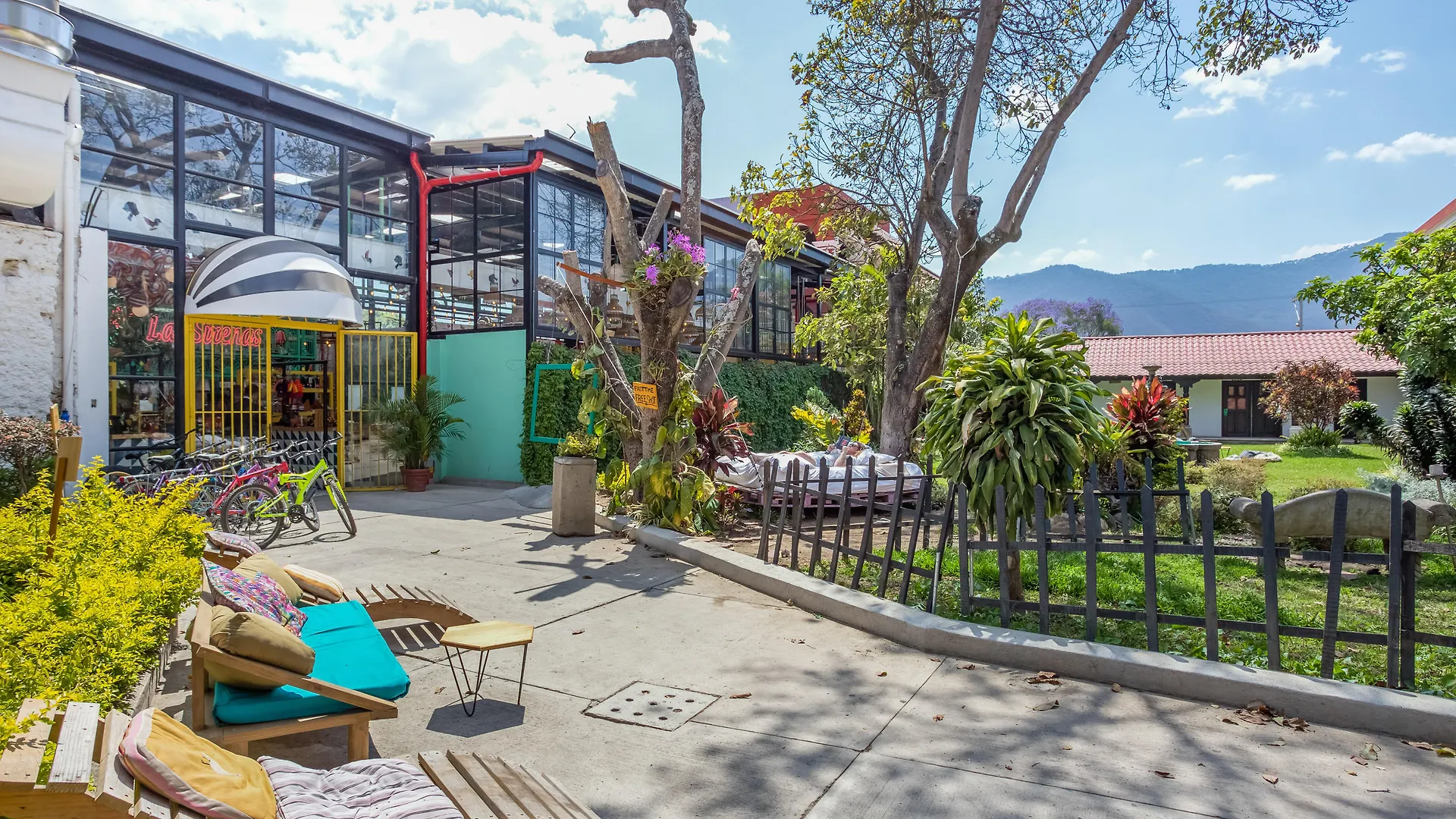 Socialtel Antigua Hotel