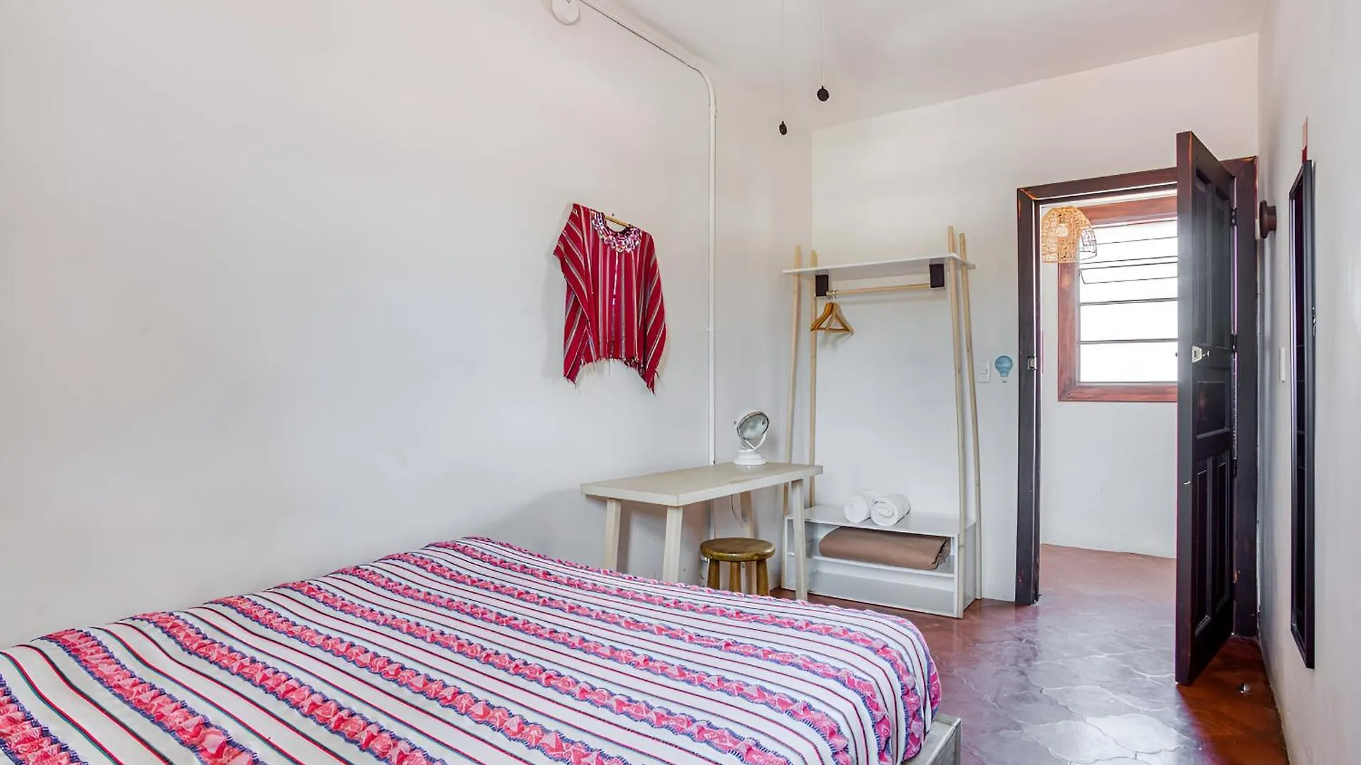 Socialtel Antigua Hotel
