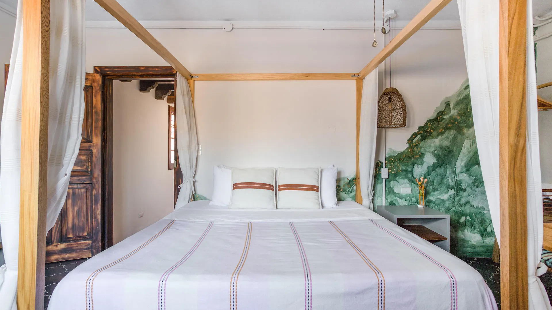 Socialtel Antigua Hotel