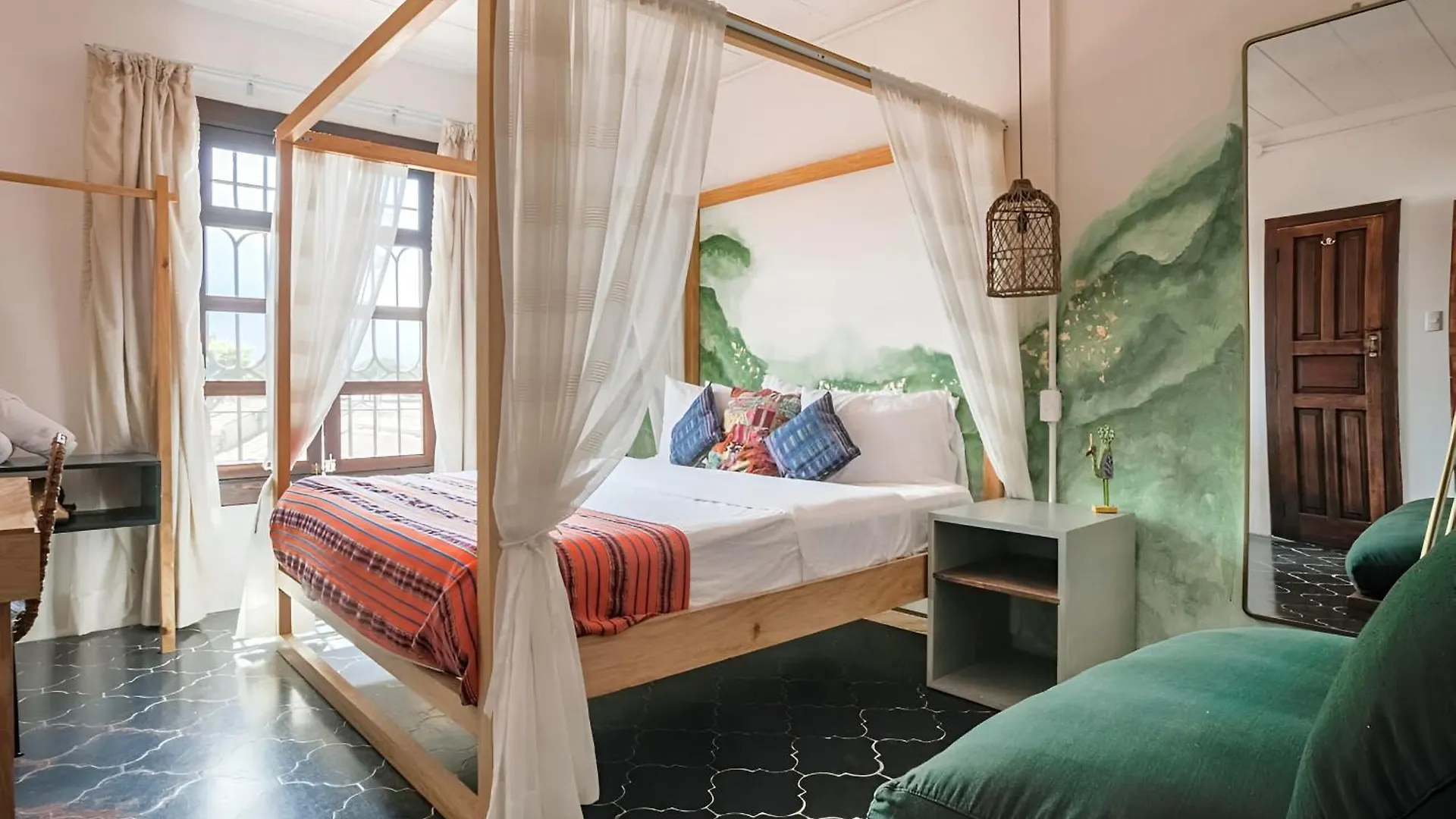 Socialtel Antigua Hotel